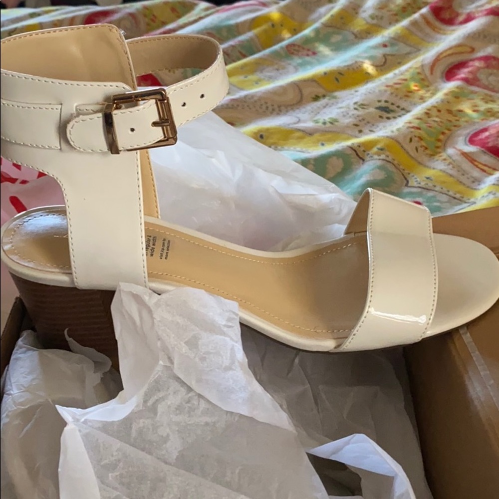 Liz Claiborne white sandals
